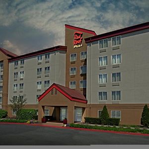 Red Roof Plus Long Island - Garden City